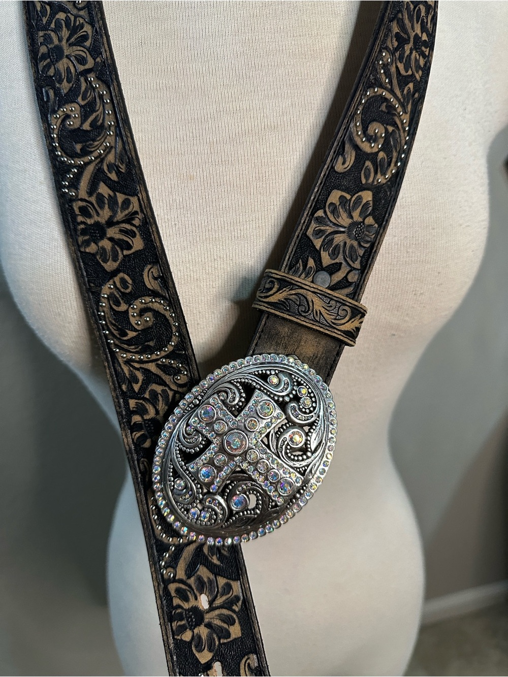 NWT Justin Leather Western Cowgirl Belt with Ornate Cross Buckle- SZ 38